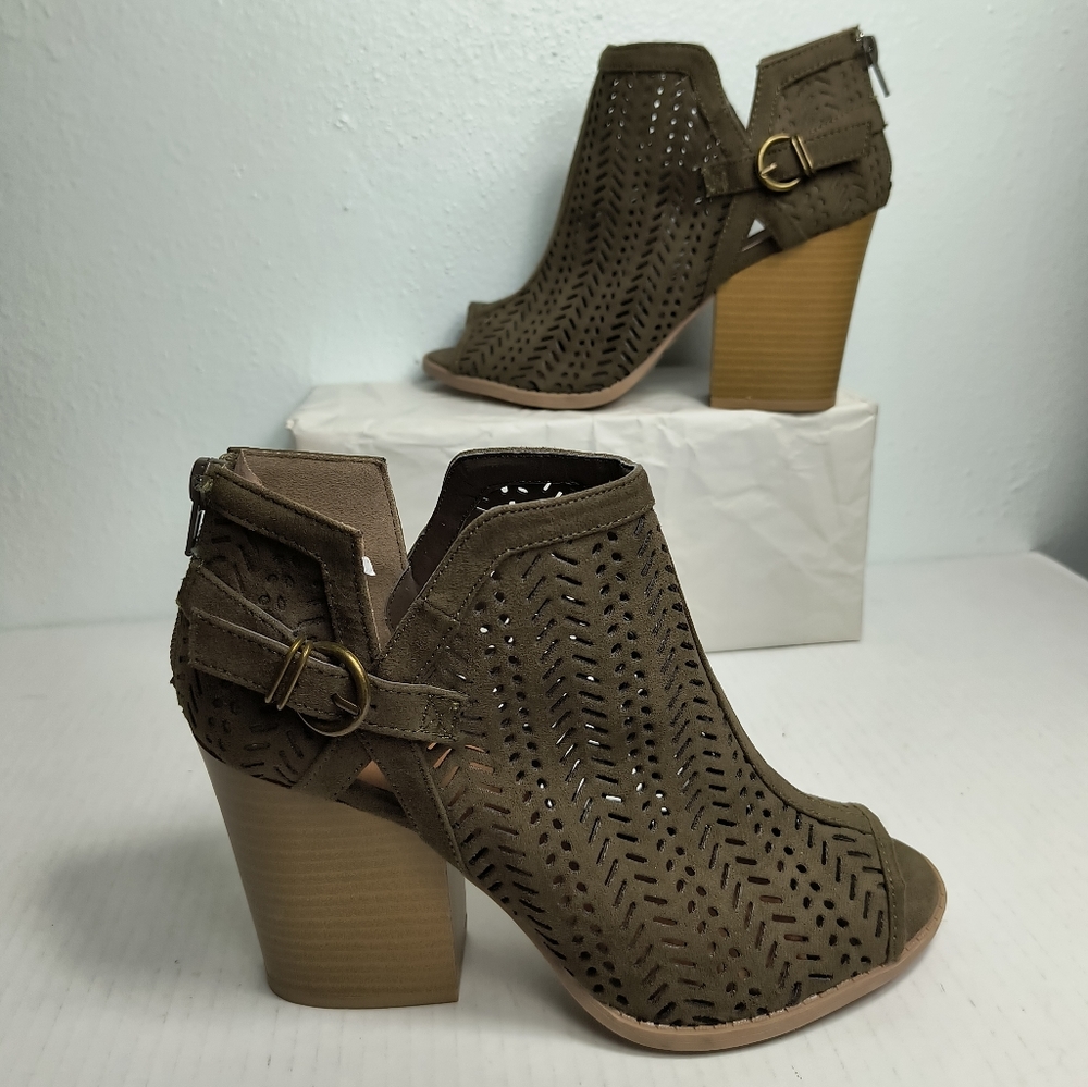 Charlotte Russe 8 Ankle Booties Cut Out Open Toe Block Heel
